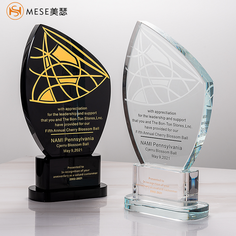 تصویر محصول: 枫叶黑白水晶奖杯170