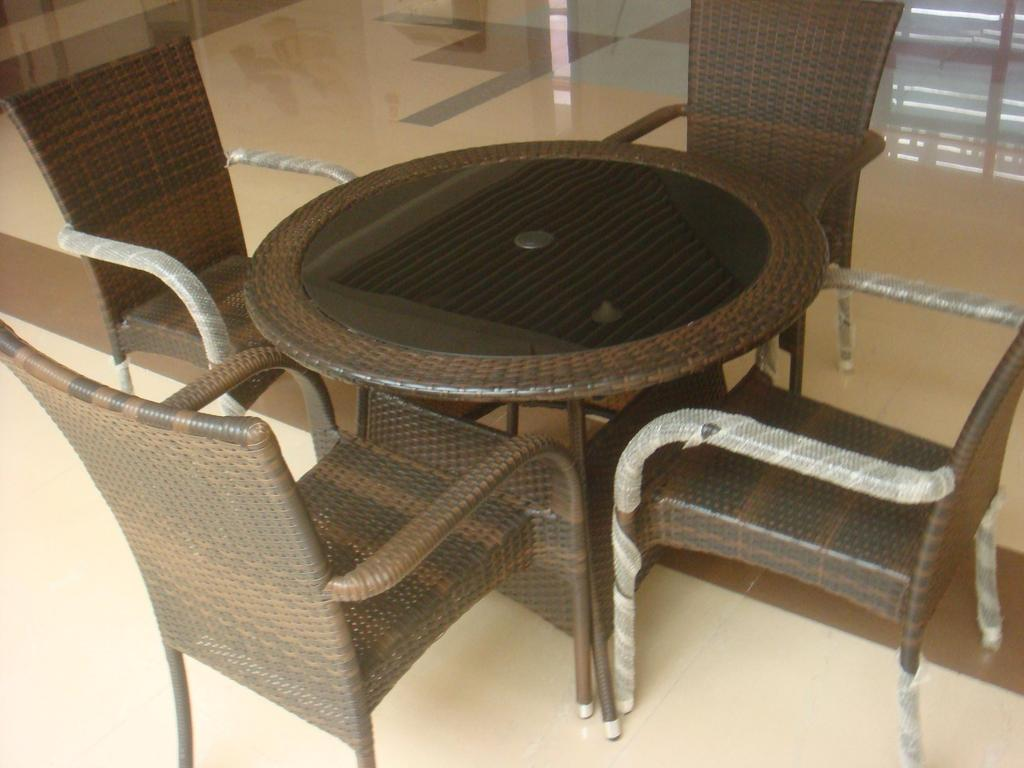 تصویر محصول: 藤编桌椅五件套 户外休闲编藤桌椅套装 环保防水防腐
