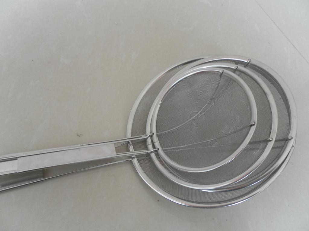 تصویر یکی از محصولات: 批发供应 厨房用品，不锈钢捞勺，过滤网漏，油格，滤网