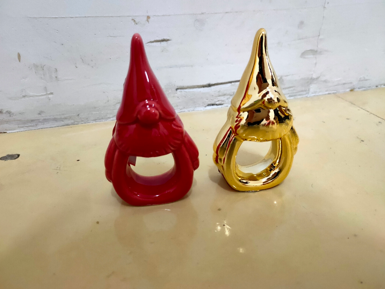 تصویر محصول: 圣诞老人摆件 陶瓷摆件 纸巾架 陶瓷工艺品