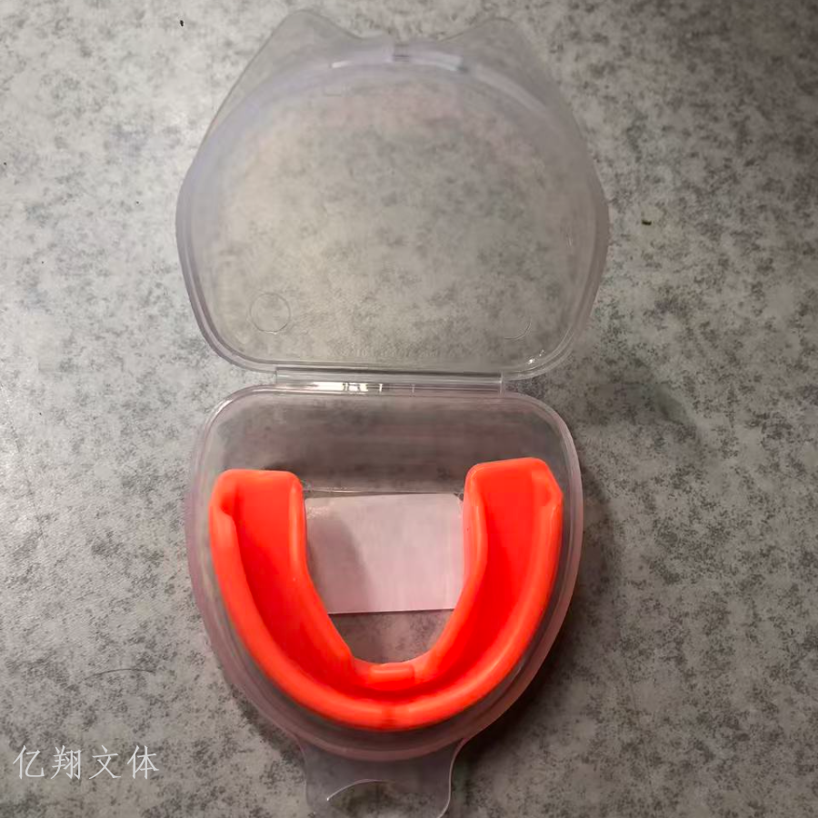 تصویر محصول: 食品级硅胶护齿牙套可拆卸散打拳击U型防撞减震批发